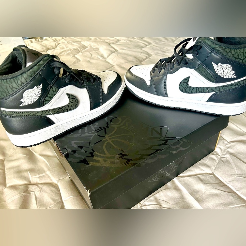 NEW Nike Air Jordan 1 Mid SE Panda Elephant Off Noir Black Men Sz 7.5